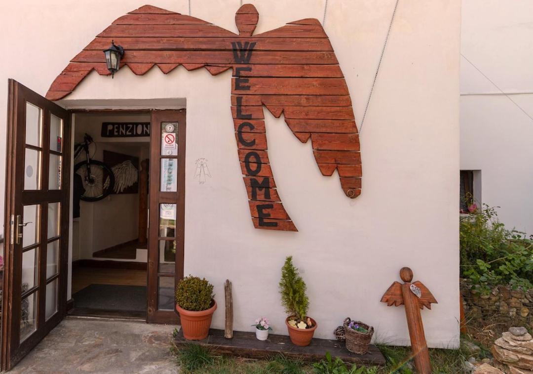 Bike Bistro A Penzion U Vsech Andelu Nove Mesto pod Smrkem Buitenkant foto