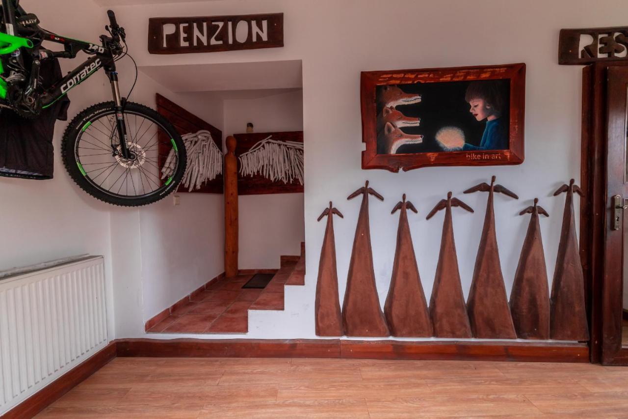 Bike Bistro A Penzion U Vsech Andelu Nove Mesto pod Smrkem Buitenkant foto