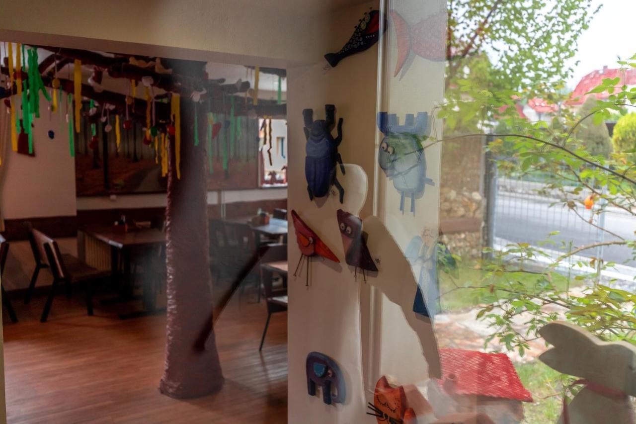 Bike Bistro A Penzion U Vsech Andelu Nove Mesto pod Smrkem Buitenkant foto